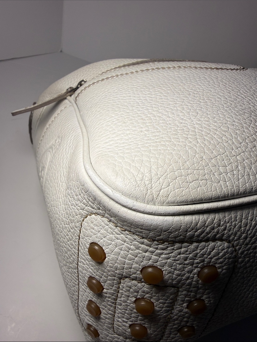 TOD’S White Pebbled Leather Shoulder Bag - Picture 10 of 13
